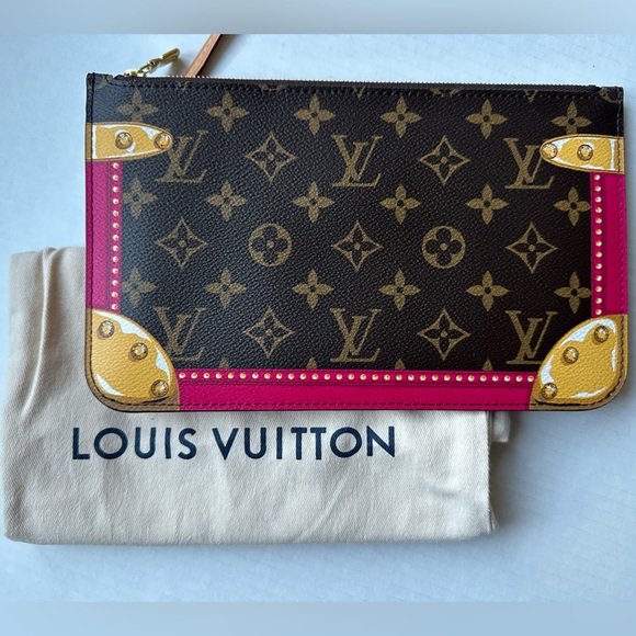 Louis Vuitton Pochette Monogram Tromp L'oeil Screen LIMITED EDITION SUMMER TRUNK - Picture 4 of 14